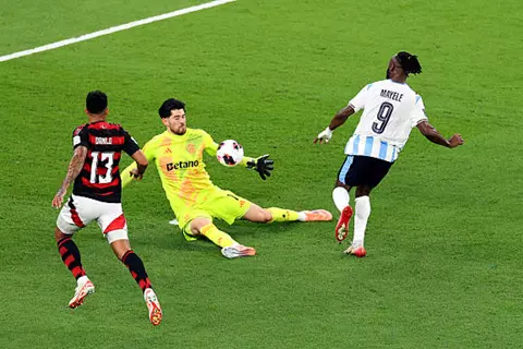 أعاد للأذهان فرصة كهربا.. انفراد ماييلي "نقطة التحول" في ليلة سقوط بيراميدز أمام فلامنجو